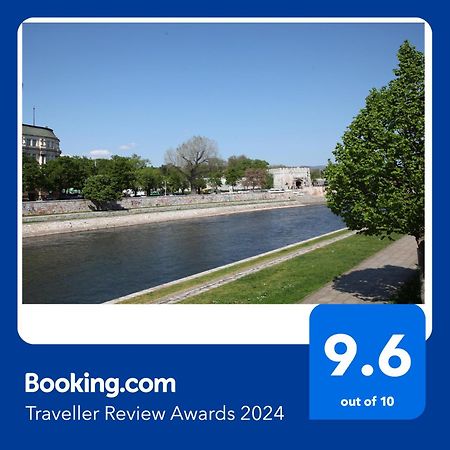 65 Square Meters Designer Apartment In Heart Of City - River View ! Park For Free Nis Exterior photo