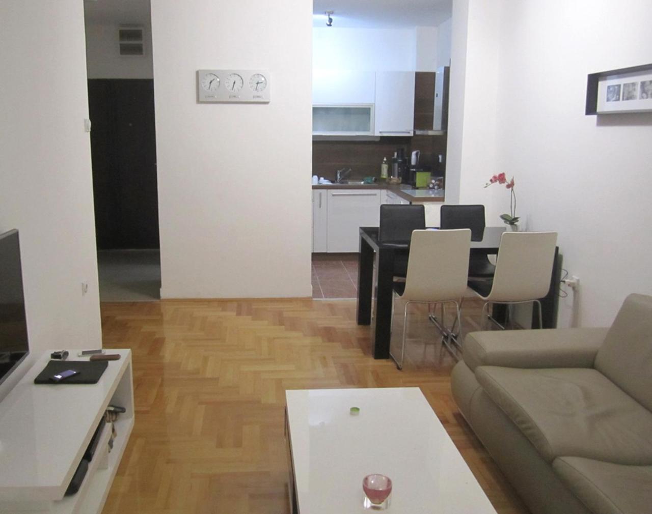 65 Square Meters Designer Apartment In Heart Of City - River View ! Park For Free Nis Exterior photo