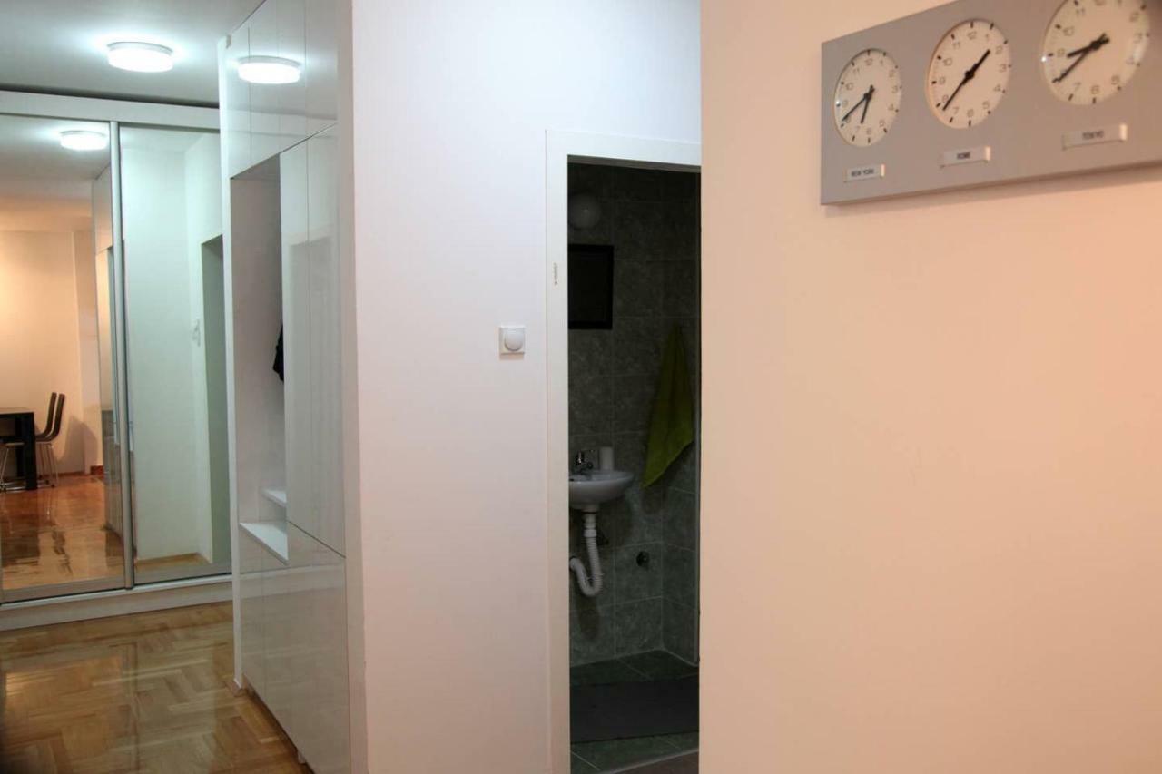 65 Square Meters Designer Apartment In Heart Of City - River View ! Park For Free Nis Exterior photo