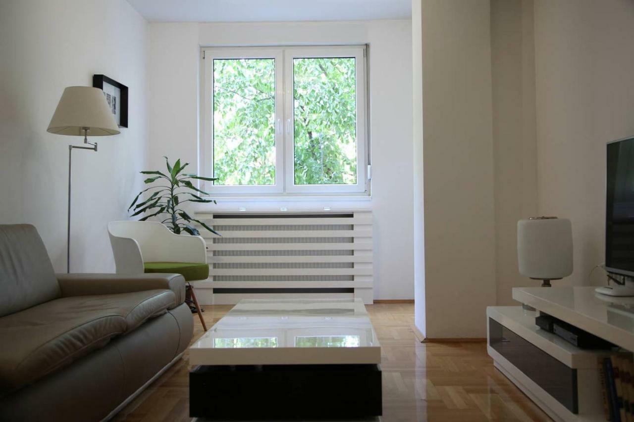 65 Square Meters Designer Apartment In Heart Of City - River View ! Park For Free Nis Exterior photo