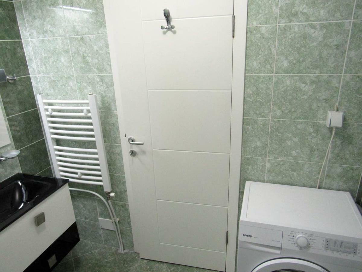 65 Square Meters Designer Apartment In Heart Of City - River View ! Park For Free Nis Exterior photo
