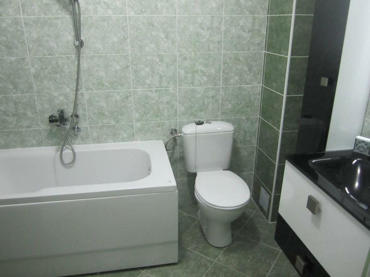 65 Square Meters Designer Apartment In Heart Of City - River View ! Park For Free Nis Exterior photo