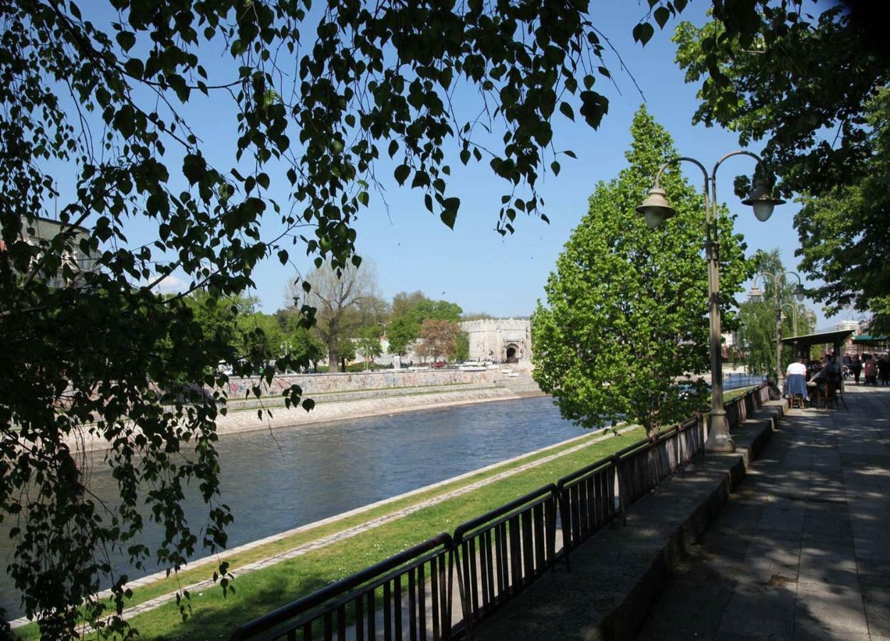 65 Square Meters Designer Apartment In Heart Of City - River View ! Park For Free Nis Exterior photo