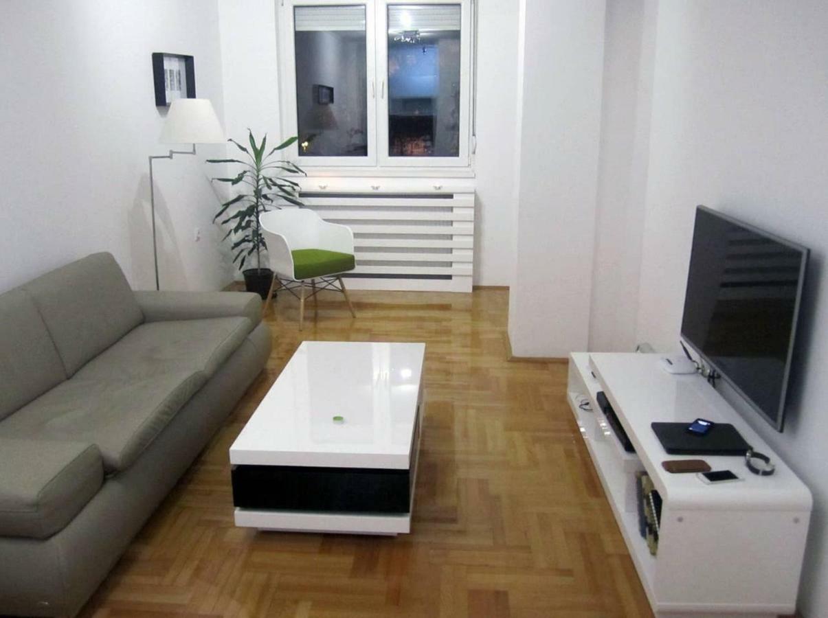 65 Square Meters Designer Apartment In Heart Of City - River View ! Park For Free Nis Exterior photo