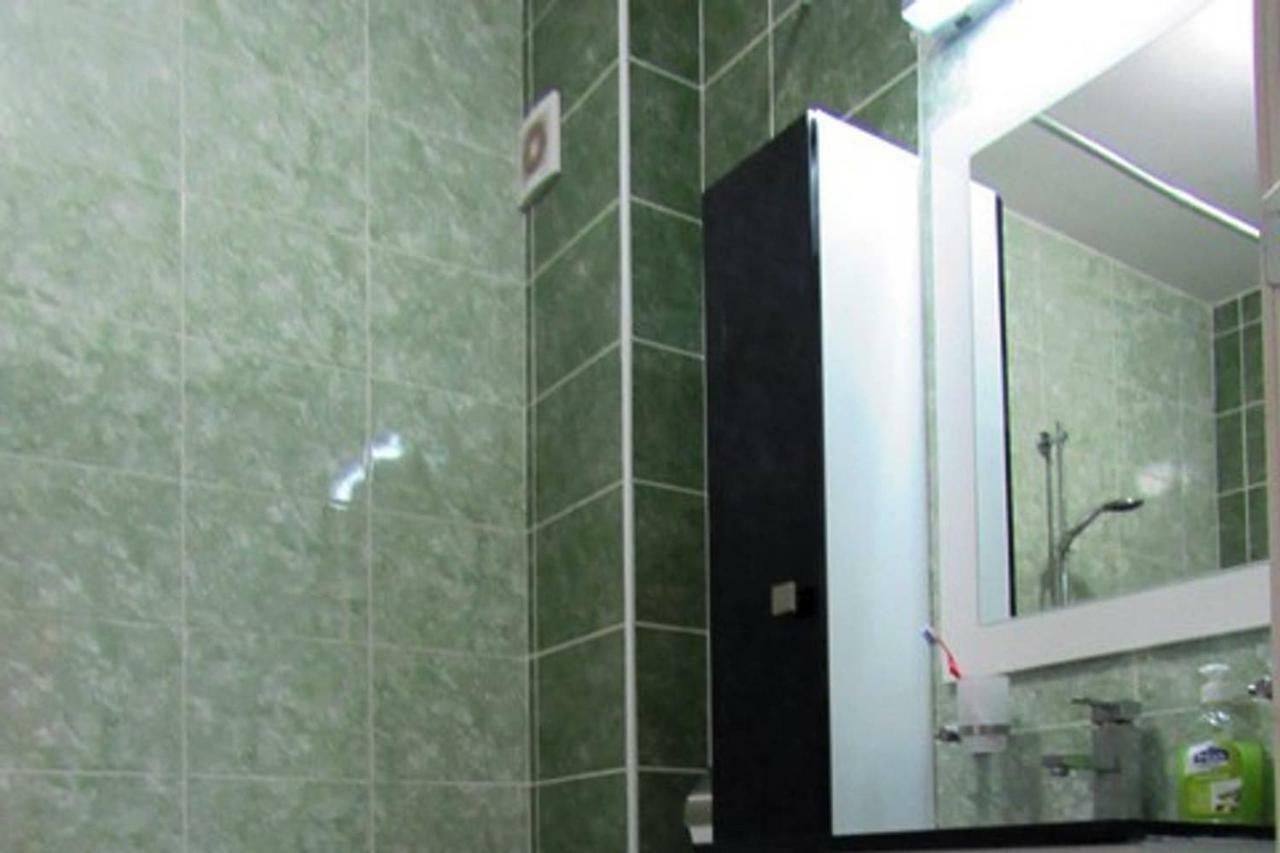 65 Square Meters Designer Apartment In Heart Of City - River View ! Park For Free Nis Exterior photo