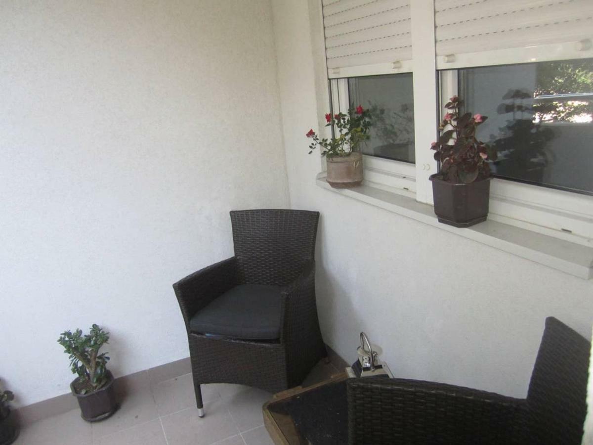 65 Square Meters Designer Apartment In Heart Of City - River View ! Park For Free Nis Exterior photo