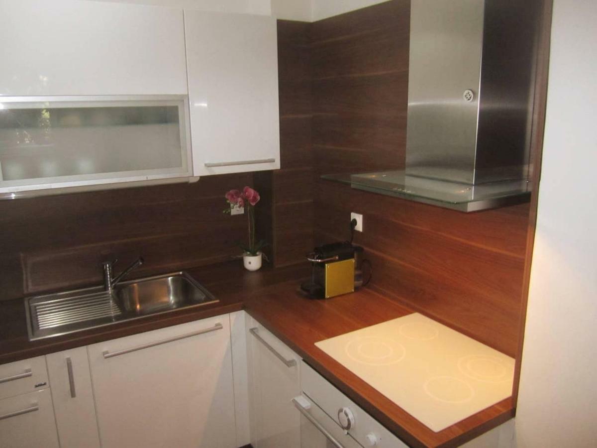 65 Square Meters Designer Apartment In Heart Of City - River View ! Park For Free Nis Exterior photo