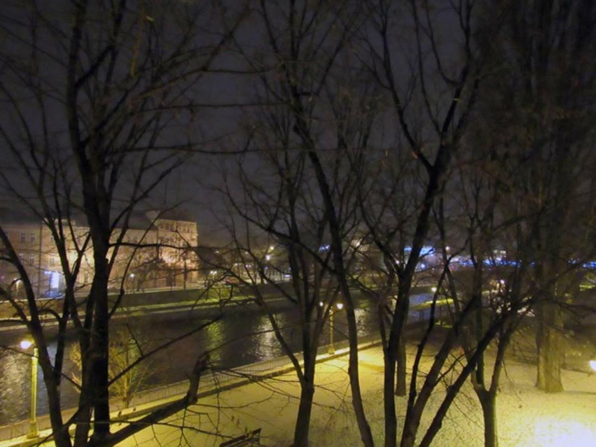 65 Square Meters Designer Apartment In Heart Of City - River View ! Park For Free Nis Exterior photo