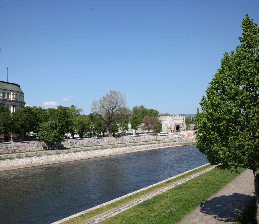 65 Square Meters Designer Apartment In Heart Of City - River View ! Park For Free Nis Exterior photo