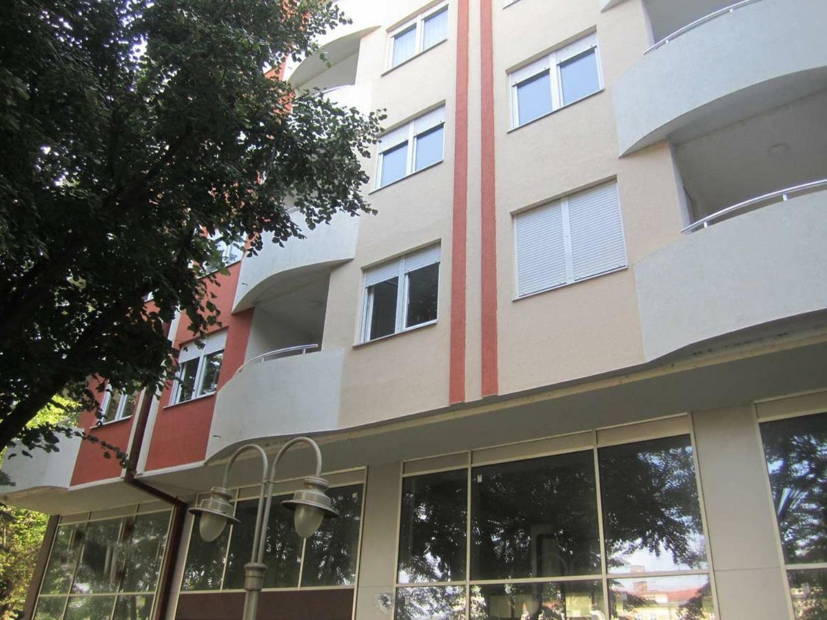 65 Square Meters Designer Apartment In Heart Of City - River View ! Park For Free Nis Exterior photo