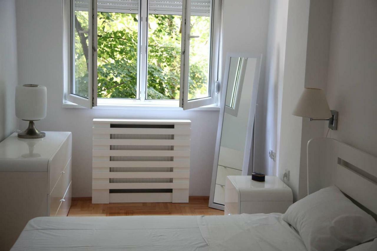 65 Square Meters Designer Apartment In Heart Of City - River View ! Park For Free Nis Exterior photo