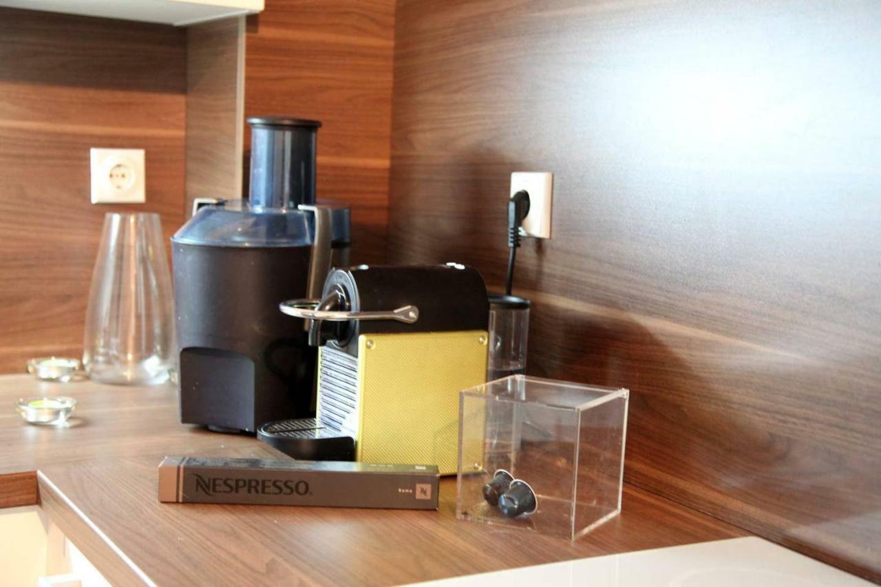 65 Square Meters Designer Apartment In Heart Of City - River View ! Park For Free Nis Exterior photo