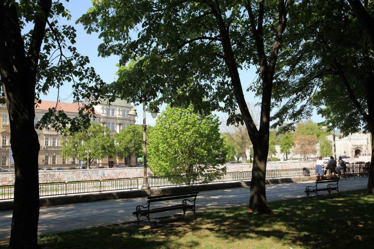 65 Square Meters Designer Apartment In Heart Of City - River View ! Park For Free Nis Exterior photo