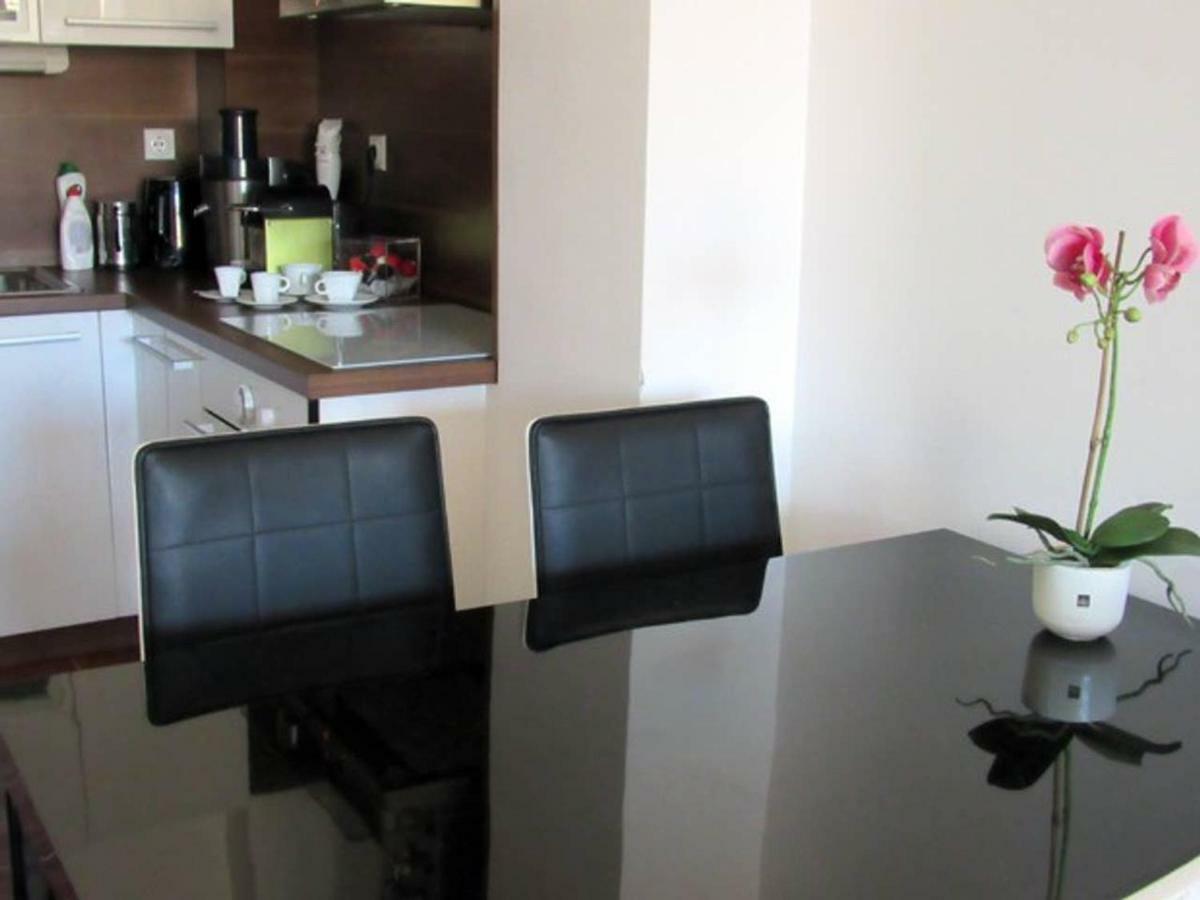 65 Square Meters Designer Apartment In Heart Of City - River View ! Park For Free Nis Exterior photo