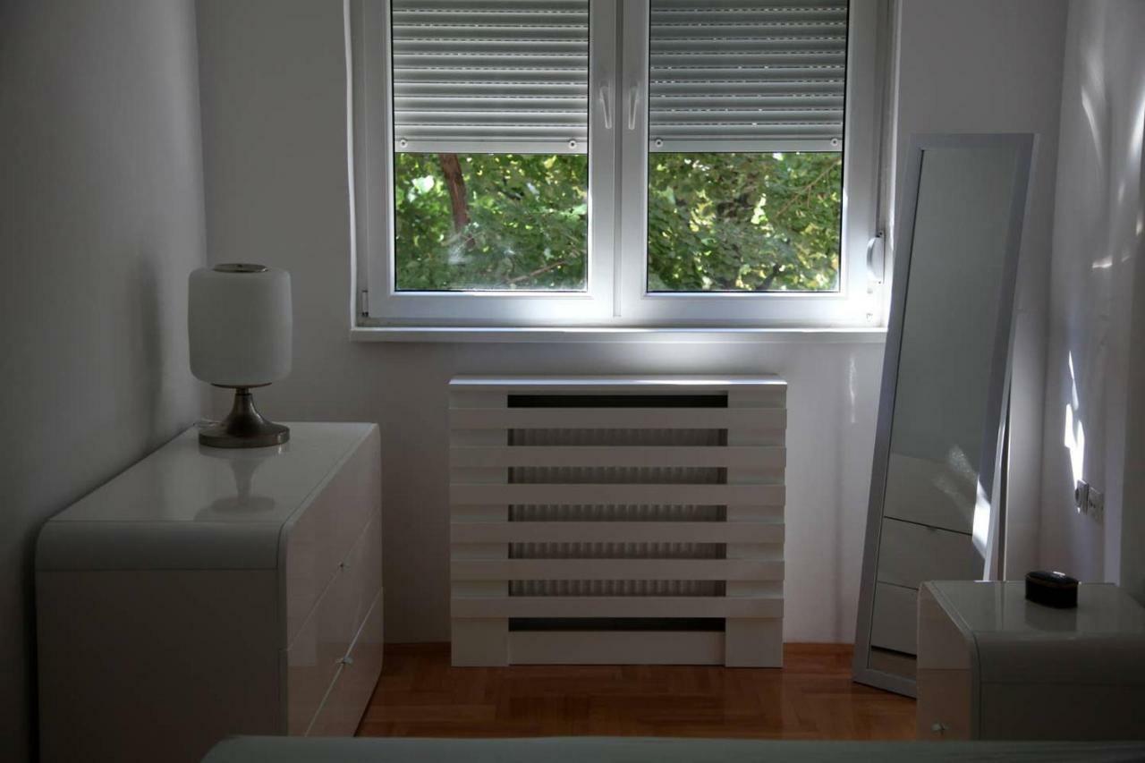 65 Square Meters Designer Apartment In Heart Of City - River View ! Park For Free Nis Exterior photo
