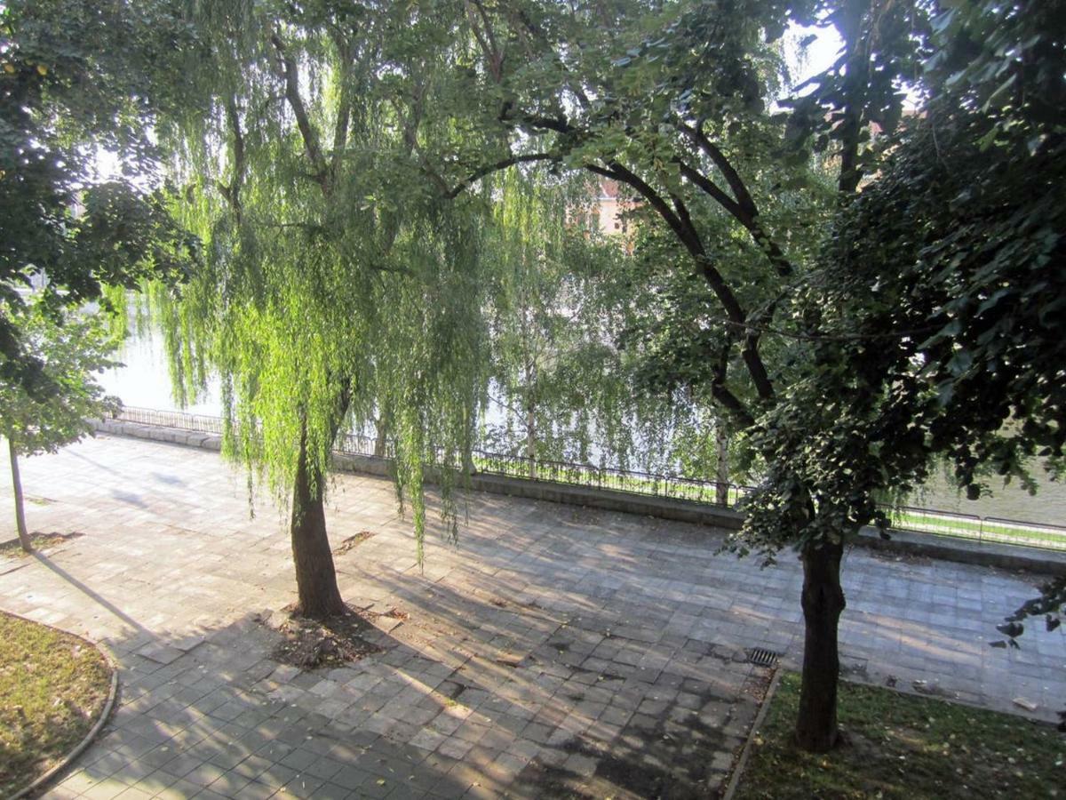65 Square Meters Designer Apartment In Heart Of City - River View ! Park For Free Nis Exterior photo
