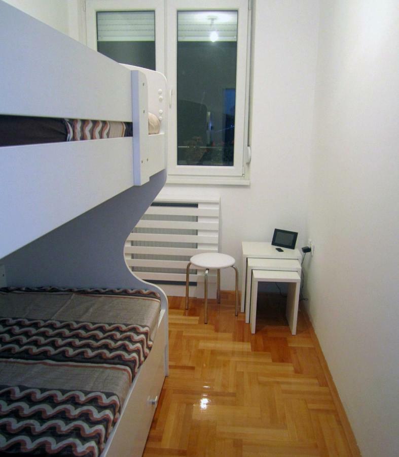 65 Square Meters Designer Apartment In Heart Of City - River View ! Park For Free Nis Exterior photo