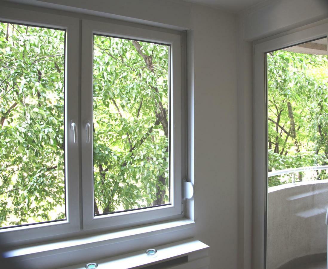 65 Square Meters Designer Apartment In Heart Of City - River View ! Park For Free Nis Exterior photo